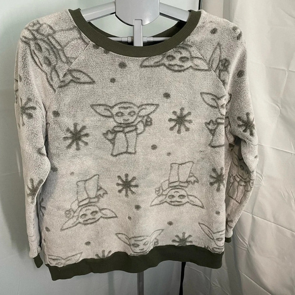 Disney Star Wars Mandalorian Baby Grogu Super‎ Soft Sweatshirt Yoda size Large - Picture 1 of 6